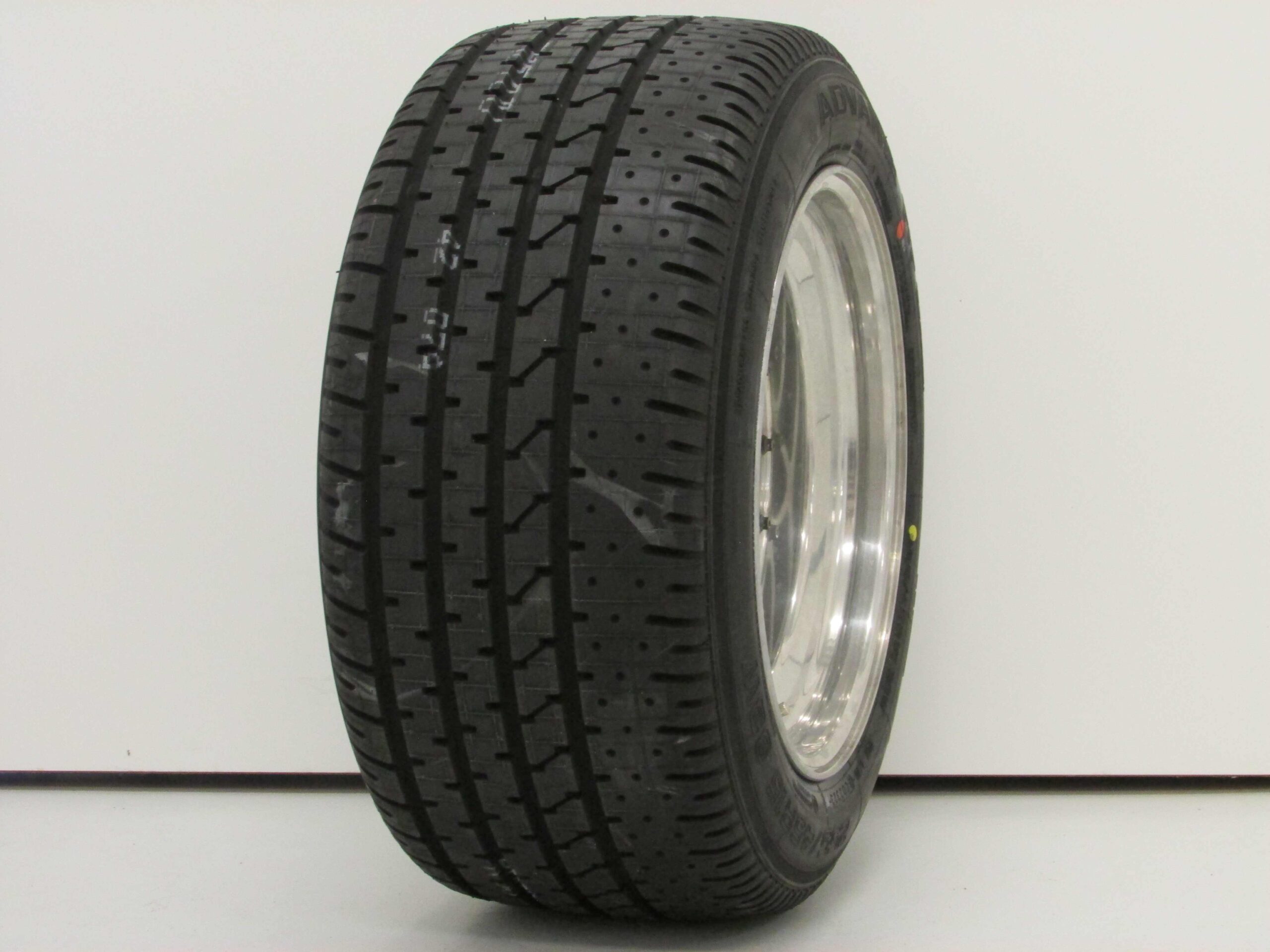 Yokohama Advan HF type-D A008 – Bild 4